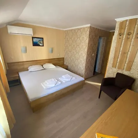 еника 招待所 3*